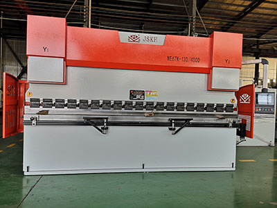 WE67K-130T4000電液數(shù)控折彎機(jī)/臺面補(bǔ)償